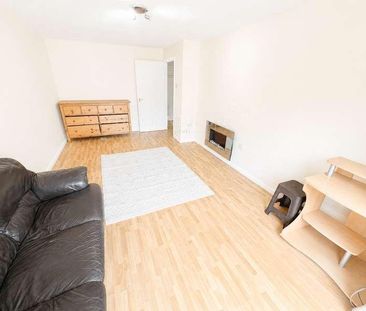Hanworth Road, Hounslow, TW3 - Photo 1