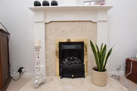 Station Road, Gidea Park, Romford, RM2 - Photo 3