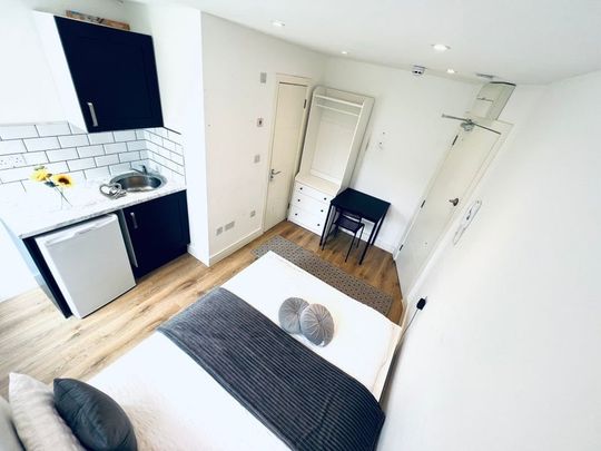 Studio Flat, Clifford Drive, SW9 - Photo 1