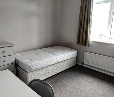 4 bedroom House - Willow Way, Hatfield - Photo 2