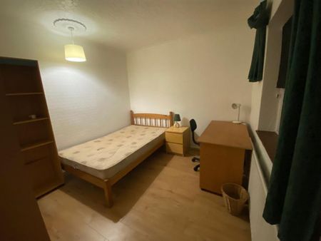 22 Blackbrook Road - refurbished student homeLoughborough - Photo 3