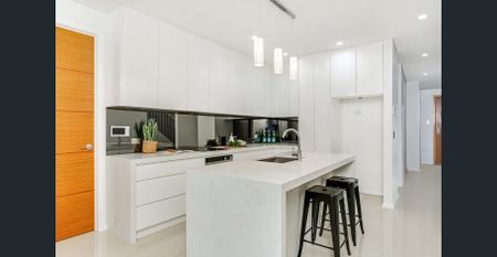 LUXURY DESIGNER LIVING - Photo 4