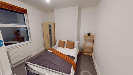 4 Grimsby Terrace, NG3 1DN, NOTTINGHAM - Photo 2