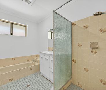 Spacious 3 Bedroom Home on a Huge 696m² Block - Photo 1