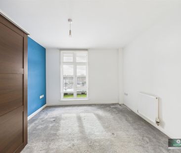 Pegler Way, Crawley - Photo 5