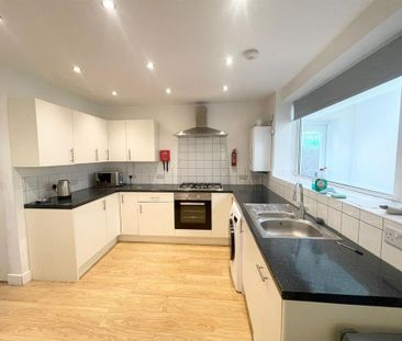 1 bedroom in a house share to rent - Photo 4