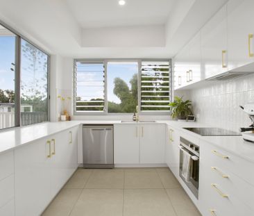 Stunning Apartment Only a Stones Throw to Everything! - Photo 3
