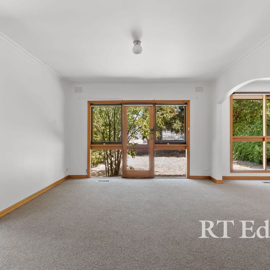 Easy Living in a Quiet Glen Iris Pocket - Photo 1