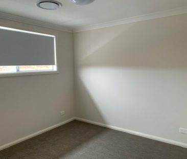 Spacious Living! - Photo 4