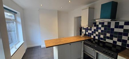 3 bedroom semi-detached house to rent - Photo 5