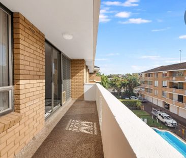 Huge Sundrenched Apartment with Balcony & Parking - Photo 5