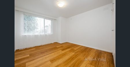 Convenient Ground Floor Living - Photo 3
