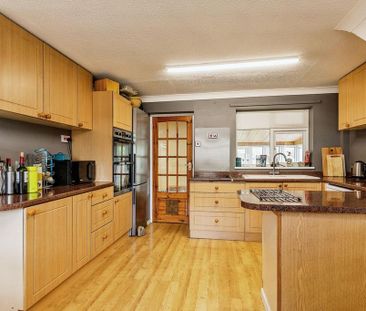 3 bedroom semi-detached house to rent - Photo 6