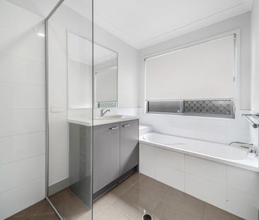 Modern Family Home - Photo 5