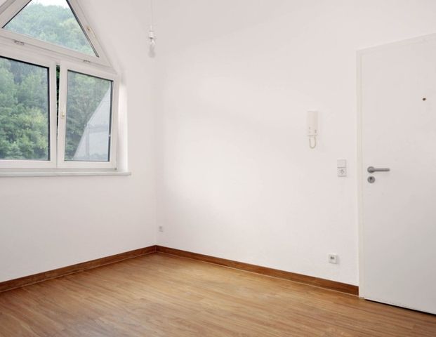 Stylische Dachgeschosswohnung mit Balkon in Aue - Photo 1