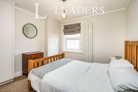 2 bedroom semi-detached house to rent - Photo 5