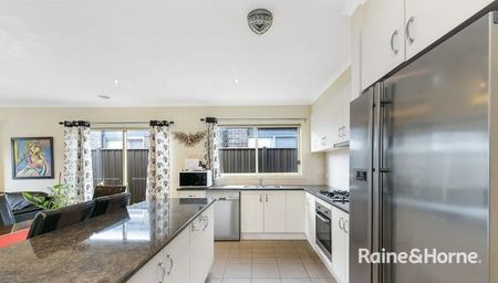 3-bedroom house in Cranbourne North! - Photo 5