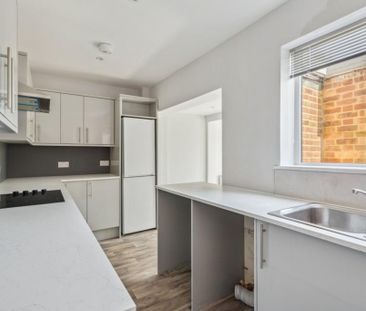 4 bedroom semi-detached house to rent - Photo 1