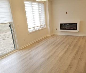 For Lease - 71 Schmeltzer Crescent, Richmond Hill, Ontario - Photo 2