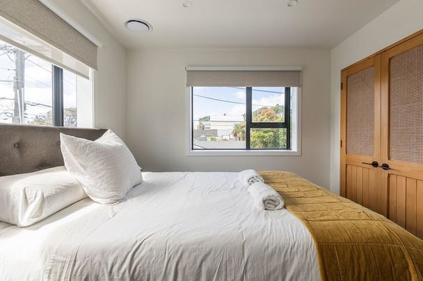 Furnished 4BR Karori home with garage & spa pool - Photo 1