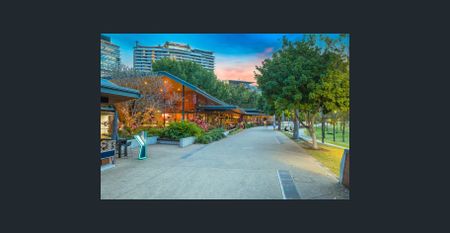 LOCATIN AND VIEW! DOOR STEP FOR EVERTHING, PARKLAND LIFTSTYLE. FURNISHED. - Photo 4