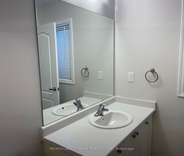 Detached Home For Lease | X7382158 - Photo 4