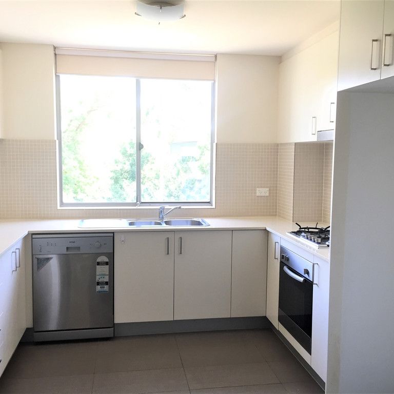 Modern Apartment - Photo 1