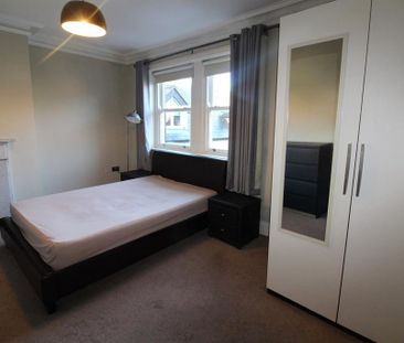 3 bedroom apartment to rent - Photo 4