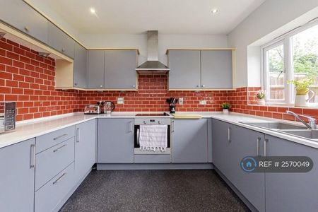 1 bedroom in a house share to rent - Photo 5