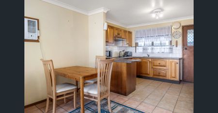 FULLY FURNISHED ONE BEDROOM GRANNY FLAT - WATER AND ELECTRICITY INCLUDED - Photo 4