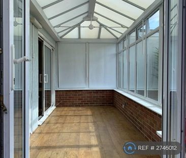 1 bedroom in a house share to rent - Photo 3