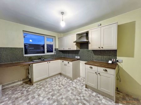 5 Bedroom Detached, 141 Whelley, Wigan - Photo 4