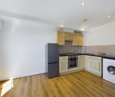2 bedroom flat to rent - Photo 2