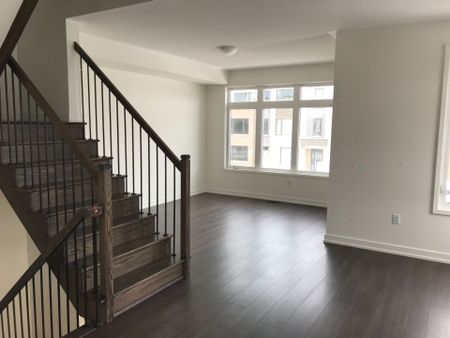 For Lease - 188 Wheat Boom Drive, Oakville, Ontario - Photo 2