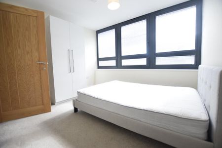 3 bedroom flat to rent - Photo 4