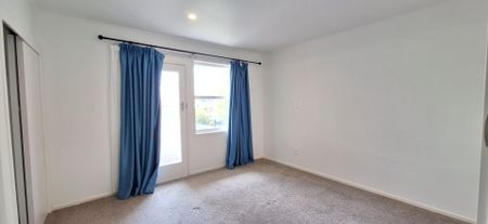 Spacious Family Home in Blockhouse Bay - Photo 4