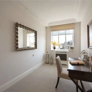 3 bedroom flat in Belgravia - Photo 2