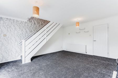 3 bedroom semi-detached house to rent - Photo 2