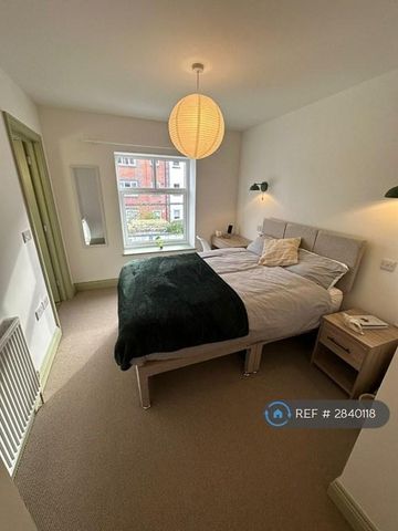 1 bedroom in a house share to rent - Photo 3