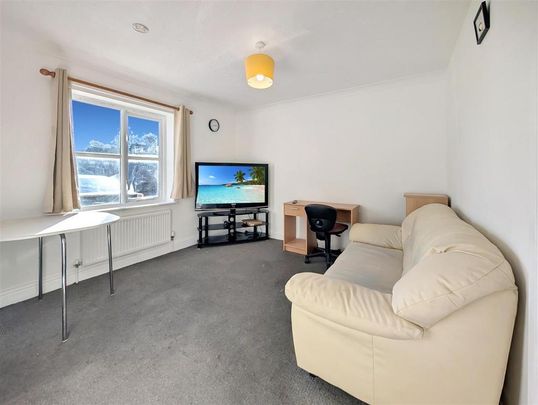 3 bedroom apartment to rent - Photo 1