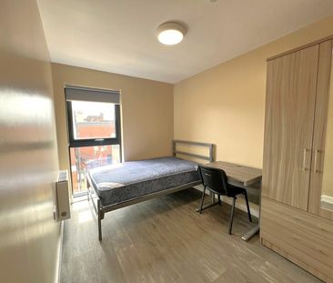 4 Bed Flat, Hepburn Road, BS2 - Photo 3