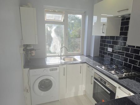 1 Bed Flat, Tomlins Court, SE25 - Photo 5