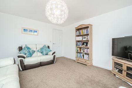 3 bedroom end of terrace house to rent - Photo 2