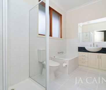 Lovely updated 3 bedroom townhouse - Photo 4
