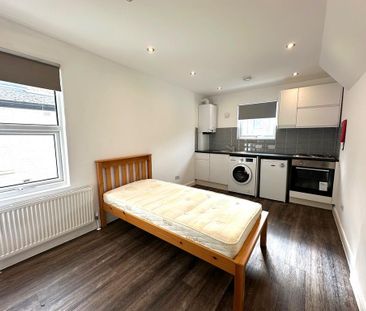 Studio to rent - Photo 1