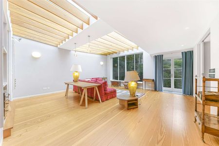 This stunning five double bedroom period house in Maida Vale with off street parking. - Photo 4