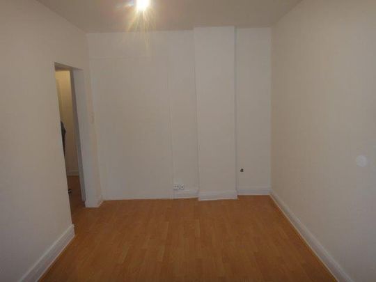 Charmante, gemütliche 2,5-Zimmer-Altbau-DG-Wohnung in Rheinnähe für junge Leute - Photo 1