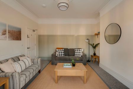 5 Bedroom Home – Medium Let - Photo 3