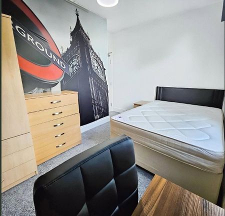 5 bedroom flat to rent - Photo 4