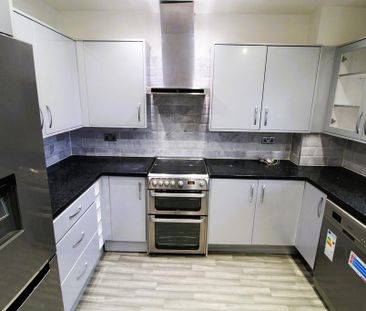 3 bedroom flat to rent - Photo 6